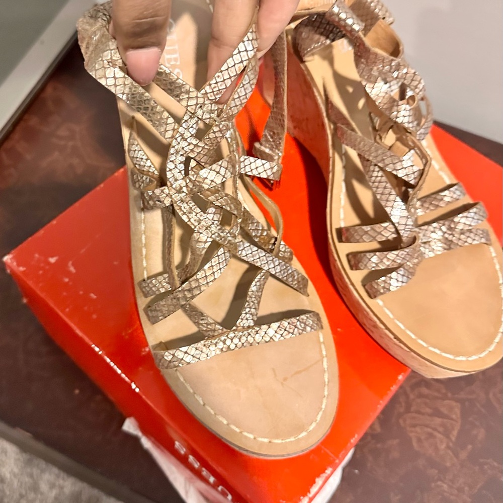 Stylish Women's Tan Guess Wedge Sandals